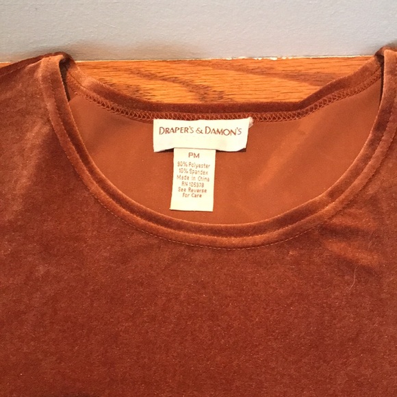 Draper’s & Damon’s medium petite velour short sleeve shirt. Like new condition! - Picture 2 of 7